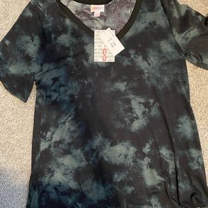 NWT Size small lularoe iris top